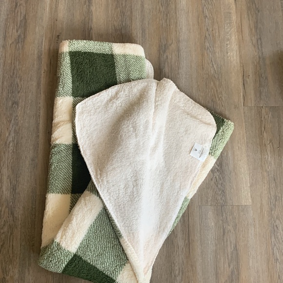 Throw blanket from Hometrends - Picture 3 of 4